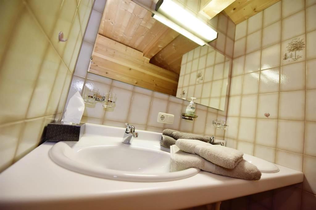 Bed and Breakfast Berghof Gundalatsch Gaschurn Exterior foto