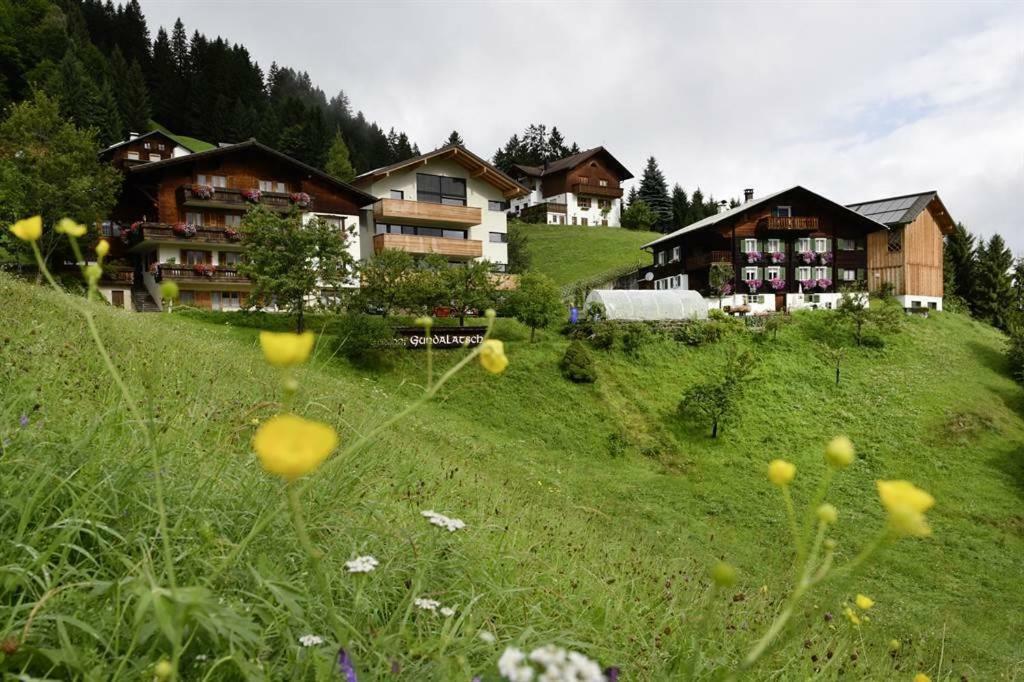 Bed and Breakfast Berghof Gundalatsch Gaschurn Exterior foto