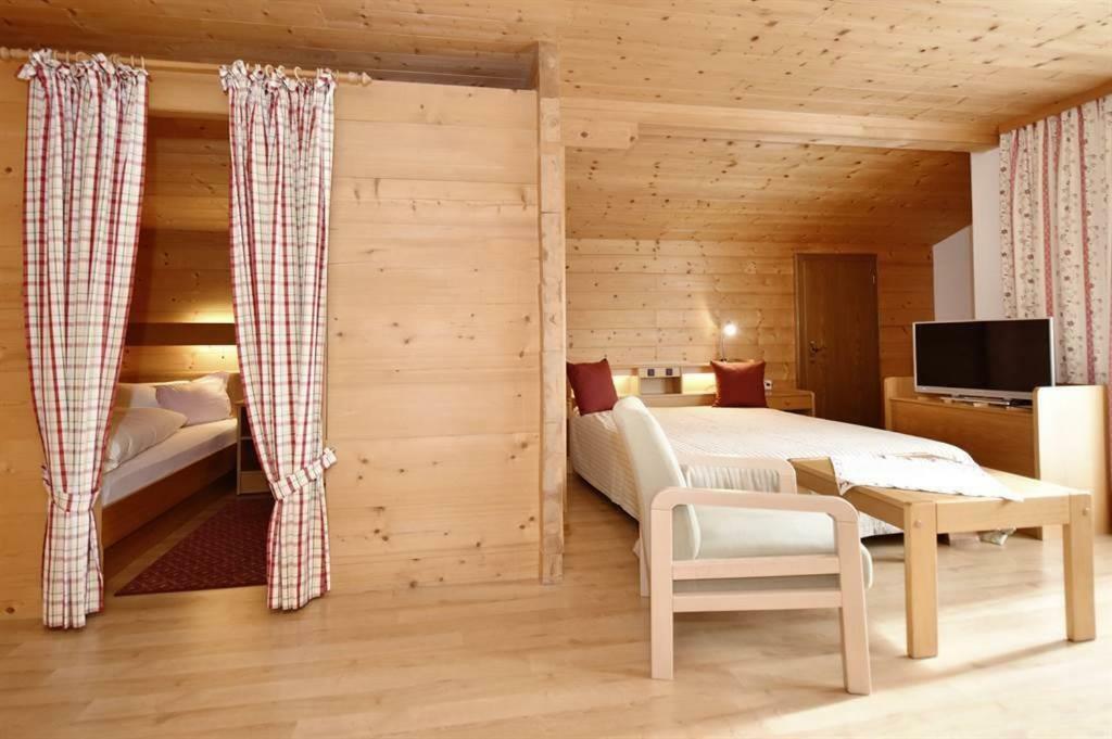 Bed and Breakfast Berghof Gundalatsch Gaschurn Exterior foto