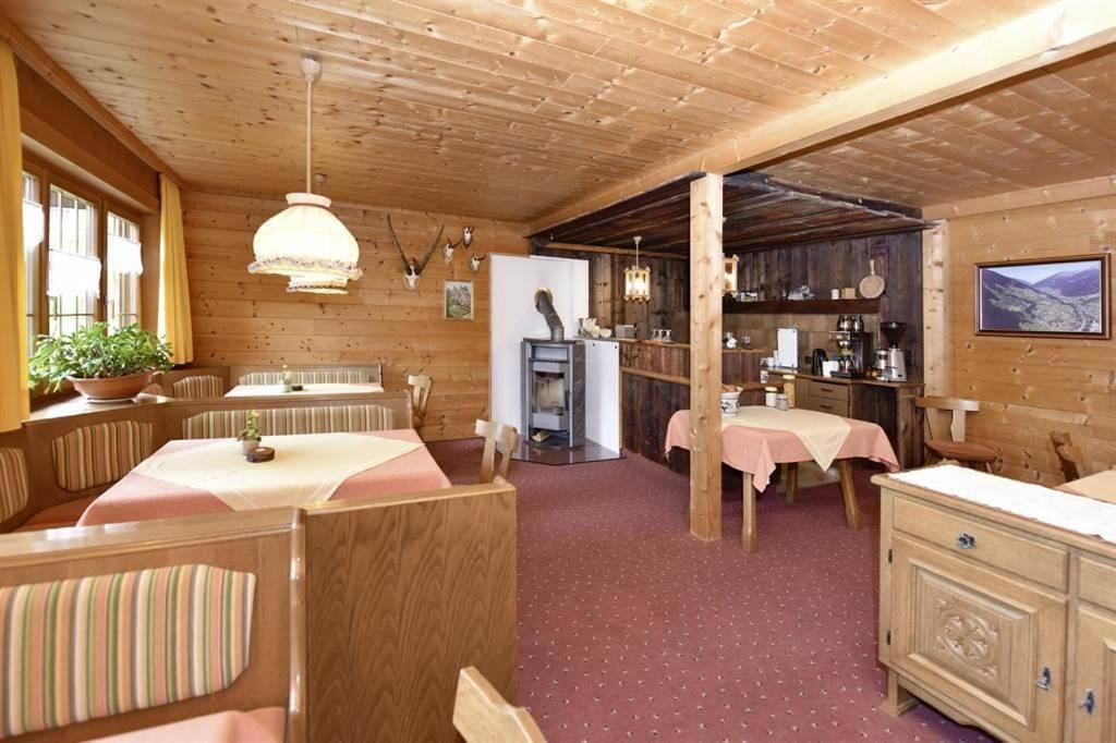 Bed and Breakfast Berghof Gundalatsch Gaschurn Exterior foto